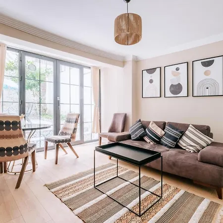 Apartmán Flat W Garden 5 Min To Citys And Metro In Sisli