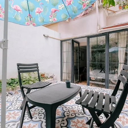 Flat W Garden 5 Min To Citys And Metro In Sisli Apartmán