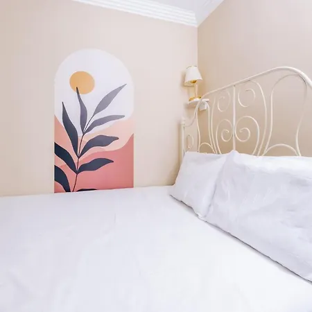 Flat W Garden 5 Min To Citys And Metro In Sisli Apartmán