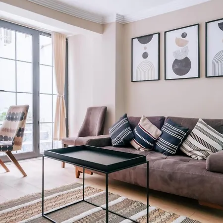 Apartment Flat W Garden 5 Min To Citys And Metro In Sisli Istanbul