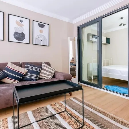 Apartment Flat W Garden 5 Min To Citys And Metro In Sisli